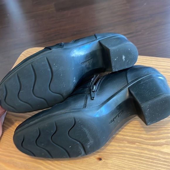 Clark Booties size 9 regular width. - Picture 5 of 6